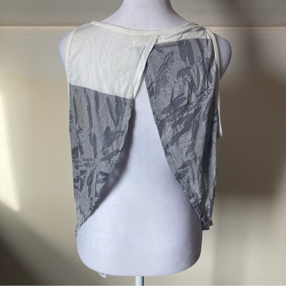 Fabletics Open Back Patterned Color block Tank Top size Medium - Picture 4 of 5